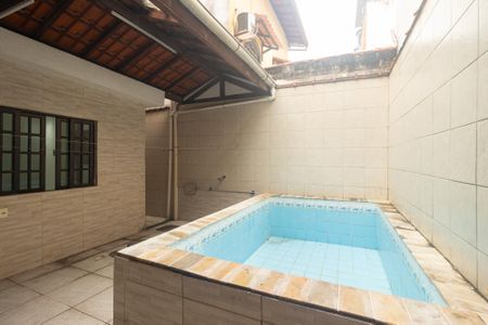 Casa para alugar com 100m², 4 quartos e 1 vaga Casa para alugar com 100m², 4 quartos e 1 vagaPiscina