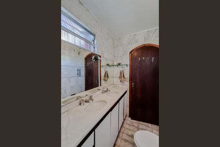 Casa para alugar com 150m², 4 quartos e 2 vagasBanheiro da Suíte