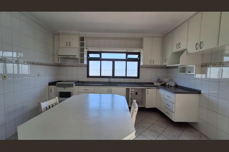 Casa à venda com 304m², 4 quartos e 4 vagas Casa à venda com 304m², 4 quartos e 4 vagasCozinha