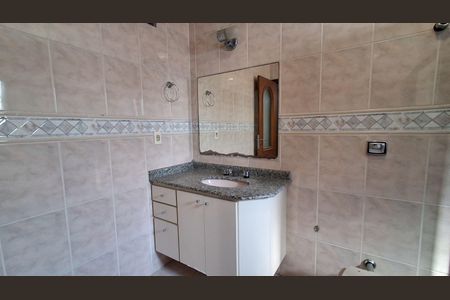 Casa à venda com 304m², 4 quartos e 4 vagas Casa à venda com 304m², 4 quartos e 4 vagasBanheiro Suíte 2