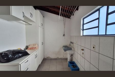Casa à venda com 304m², 4 quartos e 4 vagas Casa à venda com 304m², 4 quartos e 4 vagasÁrea de Serviço