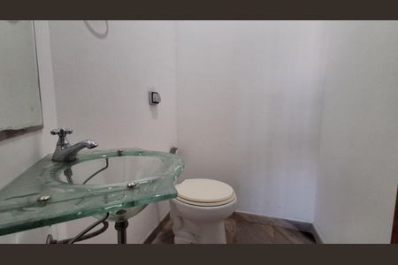 Casa à venda com 304m², 4 quartos e 4 vagas Casa à venda com 304m², 4 quartos e 4 vagasLavabo