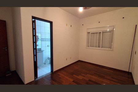 Casa à venda com 304m², 4 quartos e 4 vagas Casa à venda com 304m², 4 quartos e 4 vagasSuíte 3