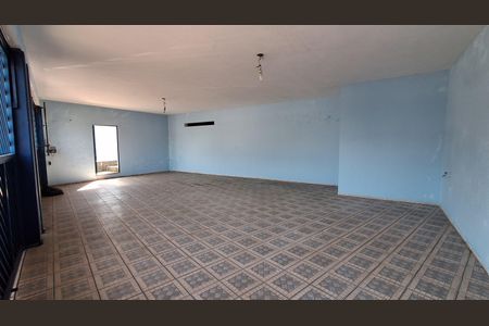 Casa à venda com 304m², 4 quartos e 4 vagas Casa à venda com 304m², 4 quartos e 4 vagasGaragem
