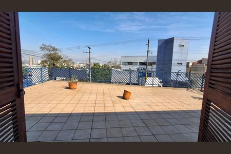 Casa à venda com 304m², 4 quartos e 4 vagas Casa à venda com 304m², 4 quartos e 4 vagasVaranda