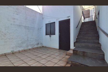 Casa à venda com 304m², 4 quartos e 4 vagas Casa à venda com 304m², 4 quartos e 4 vagasQuintal
