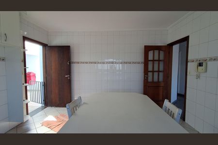 Casa à venda com 304m², 4 quartos e 4 vagas Casa à venda com 304m², 4 quartos e 4 vagasCozinha