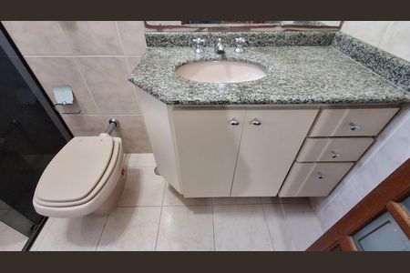 Casa à venda com 304m², 4 quartos e 4 vagas Casa à venda com 304m², 4 quartos e 4 vagasBanheiro Suíte 1