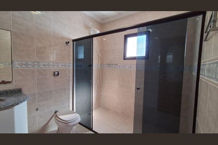 Casa à venda com 304m², 4 quartos e 4 vagas Casa à venda com 304m², 4 quartos e 4 vagasBanheiro Suíte 2