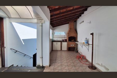 Casa à venda com 304m², 4 quartos e 4 vagas Casa à venda com 304m², 4 quartos e 4 vagasQuintal