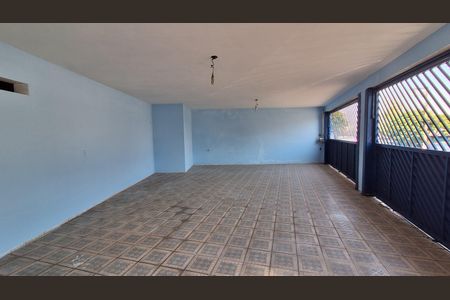 Casa à venda com 304m², 4 quartos e 4 vagas Casa à venda com 304m², 4 quartos e 4 vagasGaragem