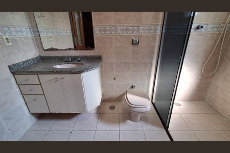 Casa à venda com 304m², 4 quartos e 4 vagas Casa à venda com 304m², 4 quartos e 4 vagasBanheiro Suíte 2
