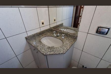 Casa à venda com 304m², 4 quartos e 4 vagas Casa à venda com 304m², 4 quartos e 4 vagasBanheiro Suíte 4