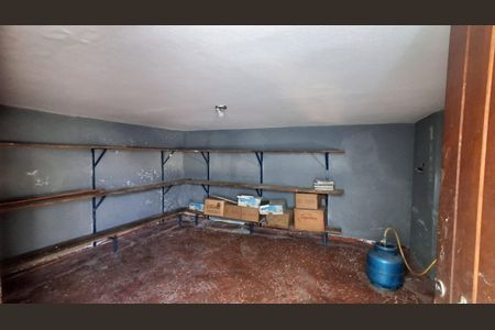 Casa à venda com 304m², 4 quartos e 4 vagas Casa à venda com 304m², 4 quartos e 4 vagasDepósito