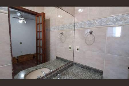 Casa à venda com 304m², 4 quartos e 4 vagas Casa à venda com 304m², 4 quartos e 4 vagasBanheiro Suíte 1