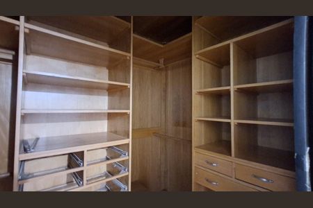 Closet de casa à venda com 4 quartos, 304m² em Vila Palmares, São Caetano do Sul