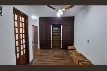 Casa à venda com 304m², 4 quartos e 4 vagas Casa à venda com 304m², 4 quartos e 4 vagasSuíte 1