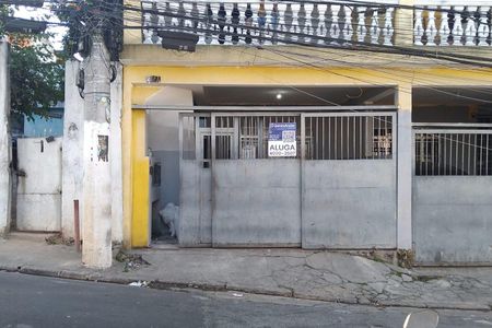 Casa para alugar com 80m², 1 quarto e 1 vaga Casa para alugar com 80m², 1 quarto e 1 vagaFachada