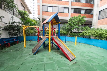 Apartamento à venda com 105m², 2 quartos e 1 vaga Apartamento à venda com 105m², 2 quartos e 1 vagaÁrea comum - Playground