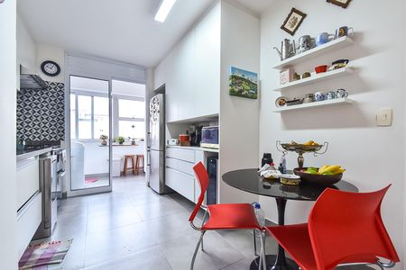 Apartamento à venda com 105m², 2 quartos e 1 vaga Apartamento à venda com 105m², 2 quartos e 1 vagaCozinha