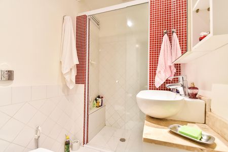 Apartamento à venda com 105m², 2 quartos e 1 vaga Apartamento à venda com 105m², 2 quartos e 1 vagaBanheiro da suíte