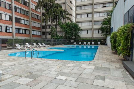 Apartamento à venda com 105m², 2 quartos e 1 vaga Apartamento à venda com 105m², 2 quartos e 1 vagaÁrea comum - Piscina