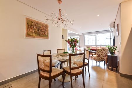 Apartamento à venda com 105m², 2 quartos e 1 vaga Apartamento à venda com 105m², 2 quartos e 1 vagaSala