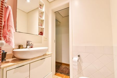 Apartamento à venda com 105m², 2 quartos e 1 vaga Apartamento à venda com 105m², 2 quartos e 1 vagaBanheiro da suíte