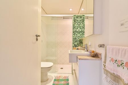 Apartamento à venda com 105m², 2 quartos e 1 vaga Apartamento à venda com 105m², 2 quartos e 1 vagaBanheiro social