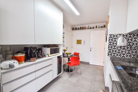 Apartamento à venda com 105m², 2 quartos e 1 vaga Apartamento à venda com 105m², 2 quartos e 1 vagaCozinha