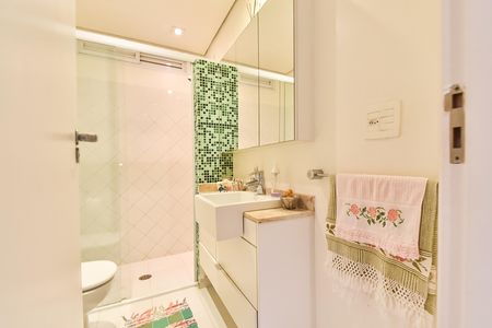 Apartamento à venda com 105m², 2 quartos e 1 vaga Apartamento à venda com 105m², 2 quartos e 1 vagaBanheiro social