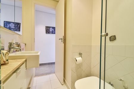 Apartamento à venda com 105m², 2 quartos e 1 vaga Apartamento à venda com 105m², 2 quartos e 1 vagaBanheiro social