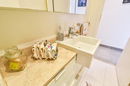 Apartamento à venda com 105m², 2 quartos e 1 vaga Apartamento à venda com 105m², 2 quartos e 1 vagaBanheiro social