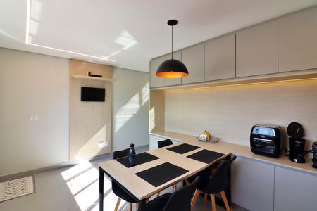 Casa à venda com 232m², 3 quartos e 3 vagasCozinha 