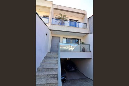 Casa à venda com 232m², 3 quartos e 3 vagasFachada