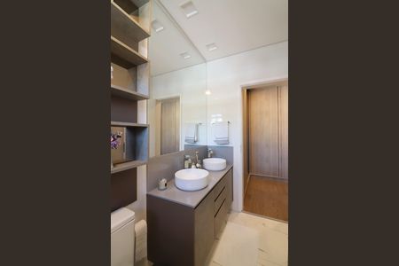 Casa à venda com 232m², 3 quartos e 3 vagasQuarto 2 - Suíte Banheiro 