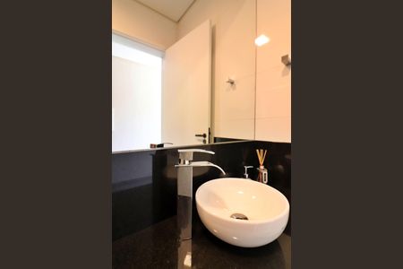 Casa à venda com 232m², 3 quartos e 3 vagasBanheiro de serviço