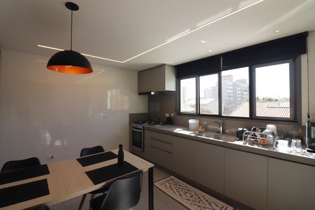Casa à venda com 232m², 3 quartos e 3 vagasCozinha 
