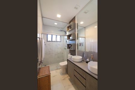 Casa à venda com 232m², 3 quartos e 3 vagasQuarto 2 - Suíte Banheiro 