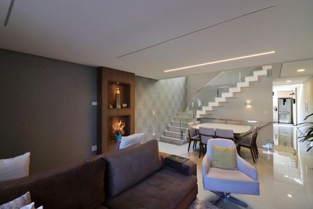 Casa à venda com 232m², 3 quartos e 3 vagasSala 