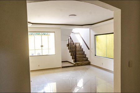 Casa para alugar com 290m², 3 quartos e 3 vagas