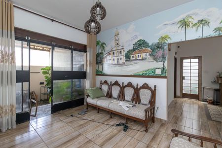 Sala de casa à venda com 4 quartos, 180m² em Planalto, Belo Horizonte