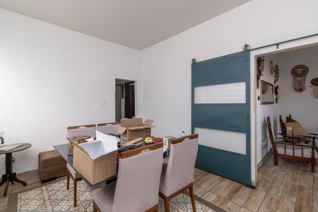 Casa à venda com 180m², 4 quartos e 2 vagas Casa à venda com 180m², 4 quartos e 2 vagasSala