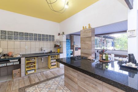 Casa à venda com 180m², 4 quartos e 2 vagas Casa à venda com 180m², 4 quartos e 2 vagasCozinha e Área de Serviço
