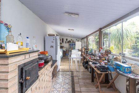 Casa à venda com 180m², 4 quartos e 2 vagas Casa à venda com 180m², 4 quartos e 2 vagasCozinha e Área de Serviço