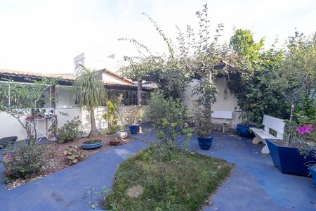 Quintal de casa à venda com 4 quartos, 180m² em Planalto, Belo Horizonte
