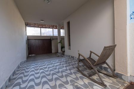 Garagem de casa à venda com 4 quartos, 180m² em Planalto, Belo Horizonte