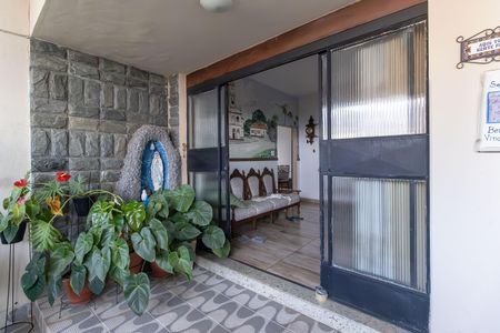 Casa à venda com 180m², 4 quartos e 2 vagas Casa à venda com 180m², 4 quartos e 2 vagasHall de entrada
