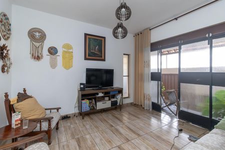Sala de casa à venda com 4 quartos, 180m² em Planalto, Belo Horizonte