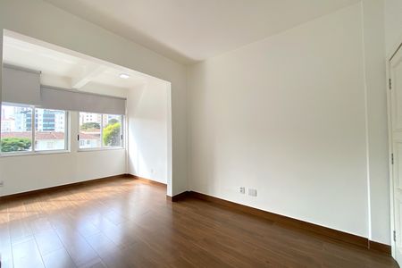 Sala de apartamento à venda com 2 quartos, 76m² em Serra, Belo Horizonte